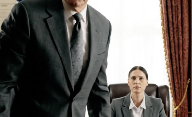 Toen mijn vrouw overleed, gingen mijn zonen ervan uit dat ze mijn techimperium van 150 miljoen dollar hadden geërfd. Ik kreeg echter alleen een stoffige envelop, die me als een bijzaak werd overhandigd. Ze lachten me uit en wuifden me weg, ervan overtuigd dat ik niets meer te claimen had. Die avond opende ik de envelop in mijn eentje. Er zat een enkel vel papier in met een bankrekeningnummer en één regel: “Voor de man die werkelijk alles heeft opgebouwd wat we hebben.” En toen ik het saldo controleerde…