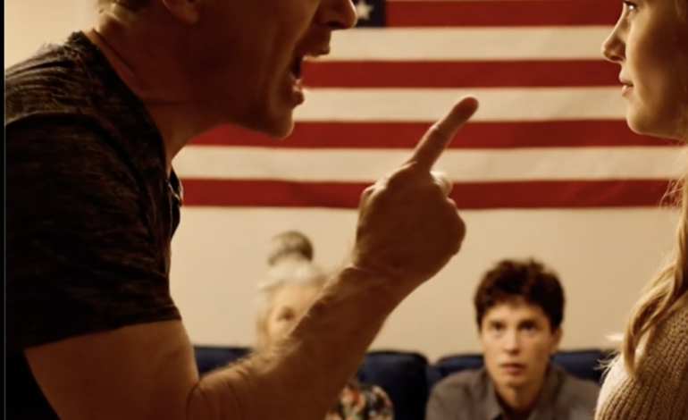 ‘Je kunt je niet eens een auto veroorloven, dus hou je mond,’ sneerde mijn vader tijdens de familiebijeenkomst in de buitenwijken van Portland – pal voor de neus van mijn moeder, mijn zus, die advocaat is in Seattle, en mijn jongere broertje uit Silicon Valley. Precies op dat moment landde de helikopter op het gazon. Ik glimlachte: ‘Mijn vervoer is er.’ Mijn vader verstijfde. Mijn moeder zakte in elkaar…