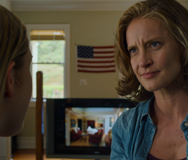 Vanhempani tyhjensivät 187 000 dollarin yliopistorahastoni, jonka isoäitini oli lahjoittanut 18 vuoden ajan ostamaan veljelleni talon – kun kysyin miksi, äiti sanoi kylmästi: ‘Tässä perheessä hän on se, joka merkitsee.’ En väitellyt vastaan; Soitin juuri isoäiti Ruthille hänen Maple Streetin mökilleen… ja seuraavana aamuna koko Ridgemont – ja sitten Channel 7:n iltauutiset – alkoivat sanoa perheemme nimeä.