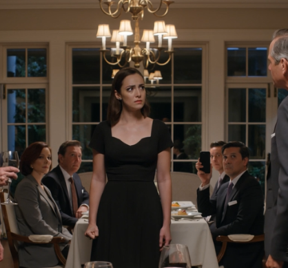 Syntymäpäivänäni vanhempani järjestivät perheillallisen 30 sukulaisen kanssa – vain sanoakseen minut julkisesti irti. Äitini nousi seisomaan, työnsi minut ovea kohti ja sanoi: “Olet loinen, joka imee tämän perheen rahat.” Isäni keskeytti: “Maksa takaisin jokainen dollari tai häivy heti.” Kävelin pois nöyryytettynä, mutta hiljaa. Suunnitelma oli jo muotoutumassa päässäni. Viikkoa myöhemmin… he alkoivat soittaa paniikissa. Kymmeniä puheluita päivässä. – Uutiset