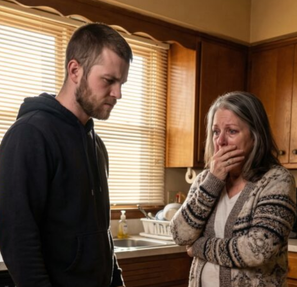 Poikani löi minua, ja minä pysyin hiljaa. Seuraavana aamuna laitoin runsaan aterian. Hän tuli alakertaan, näki pitsipöytäliinan ja keksit, hymyili ja sanoi: “Vihdoinkin, äiti, opit”, mutta hänen kasvonsa punastuivat nähdessään, kuka pöydässä istui…