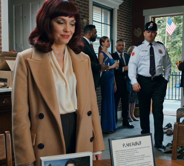 Isäni käytti hätäavaintani muuttaakseen “kultaisen siskoni” ensimmäiseen ostamaani taloon. Sitten vanhempani järjestivät tupaantuliaisjuhlat olohuoneessani ja kertoivat kaikille, etten ollut koskaan auttanut ketään – he unohtivat merkitä yhden erittäin tärkeän nimen kiinteistökauppatodistukseen – Uutiset