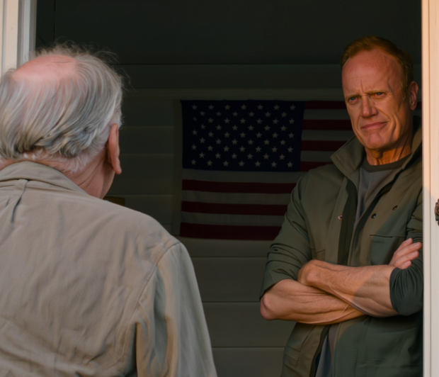 Polvileikkauksen jälkeen yhä kainalosauvoilla palasin kotiin taloon, jota olin pitänyt yli 40 vuotta Ohiossa, ja huomasin, että lukot oli vaihdettu, perhekuvat poissa ja vävyni tukki kuistin sanoen kylmästi: “Tästä lähtien tämä on meidän talomme.” En huutanut. Katsoin häntä vain suoraan silmiin ja annoin vastauksen, joka jähmettyi hymyyn. – Uutiset