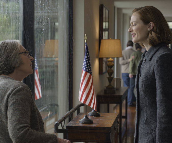 Mieheni kuoli juuri. Tyttäreni vaati heti Seattlen talomme ja 42 miljoonan dollarin omaisuuden, sitten työnsi tasan 100 dollaria käteeni ja sanoi kylmästi: “Olet nyt hyödytön. Mene muualle asumaan.” Raahasin matkalaukkuni 49 dollarin yön motelliin, kun hän popsi samppanjaa. Muutamaa päivää myöhemmin asianajajan toimistossa hän yhtäkkiä nauroi ja sanoi: “Rouva… luitteko edes testamenttia huolellisesti?” – Uutiset