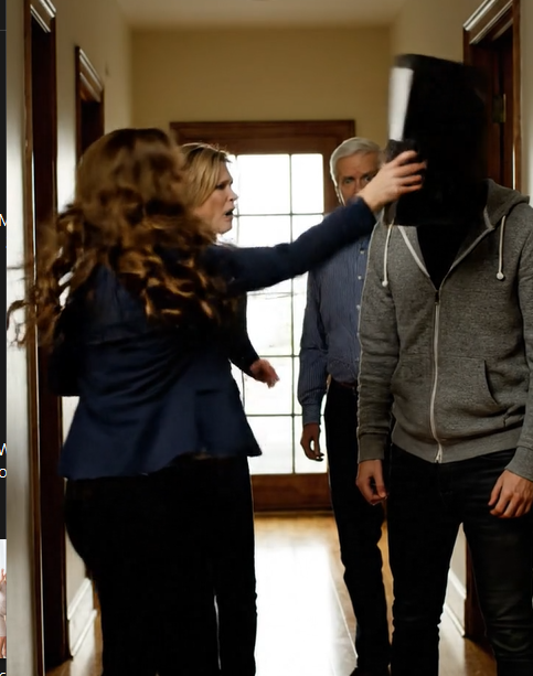 “Jouw sollicitatiegesprek? Nou en? Mijn broer grijnsde en sloot me op de dag van het gesprek op in de kast. Mijn moeder lachte: ‘Je hebt het verdiend! Je zakt toch wel.’ Mijn vader zei: ‘Hij is de toekomst, jij bent een last.’ Ze hadden geen idee wat ik daarna zou gaan doen.