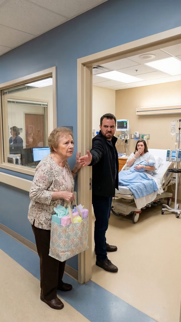 Een momentje… – Met trillende handen en een tas vol cadeautjes arriveerde ik in het ziekenhuis, waar ik voor het eerst mijn nieuwe…