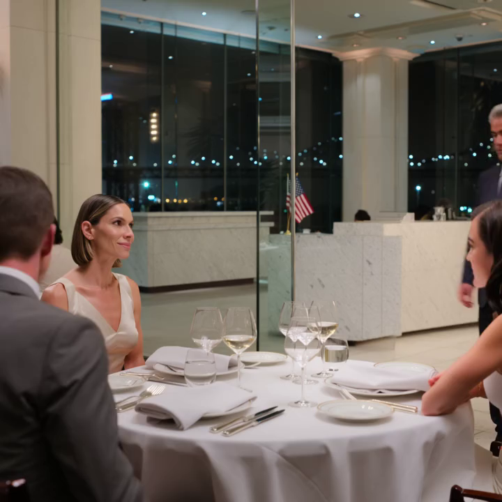 Ik verkocht mijn bedrijf voor 60 miljoen dollar, waarna een ober me waarschuwde mijn wijn niet op te drinken