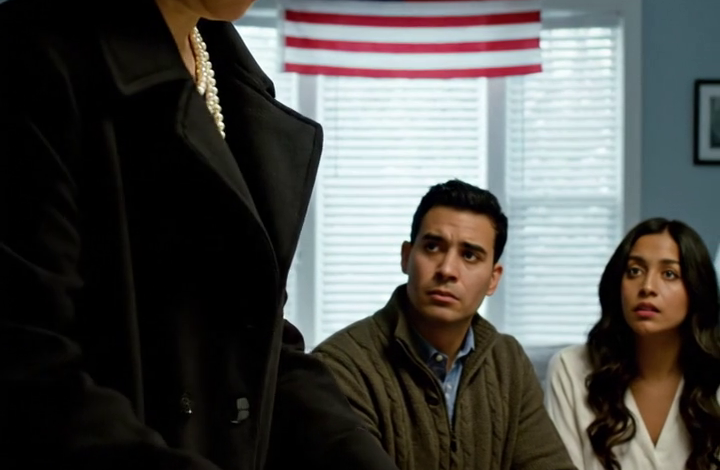 Mijn zoon zei dat ik prima in de garage kon slapen: “Blijf daar maar even, mam. Maar even. In de garage heeft iedereen wat meer ruimte.” Ik bracht er twee ijskoude nachten door, midden in een winter in Pennsylvania. Op de derde nacht liep ik de keuken weer in… met een envelop in mijn hand.