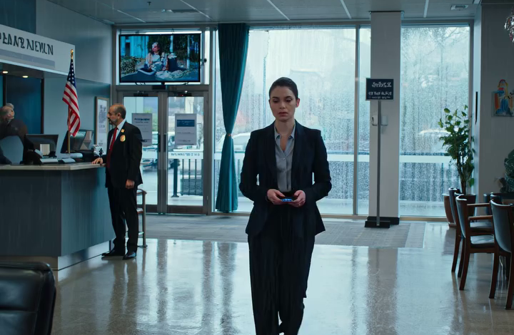 Ik betaalde de bruiloft van mijn zus, en toen bleek er $12.400 van mijn rekening verdwenen te zijn, grinnikte mijn moeder: “Je bent maar een helpende hand.” Dus liet ik de hele familie zien wat ze echt gestolen had.