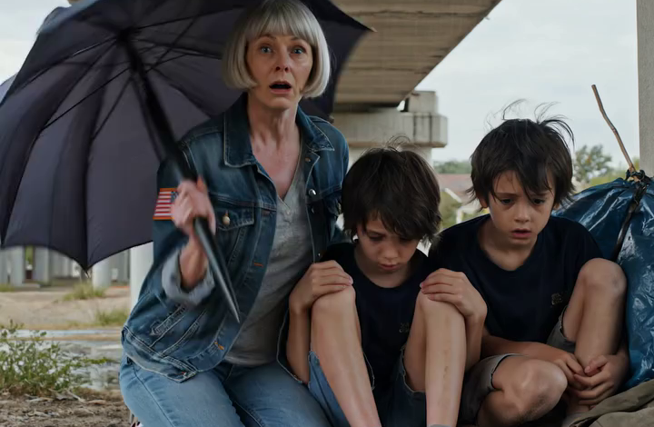 Vele jaren nadat mijn zoon was overleden, ontdekte ik bij toeval dat mijn twee kleinzonen onder een brug woonden. Ik verstijfde van schrik toen ik me herinnerde dat mijn schoondochter me had verteld dat ze vlak na de begrafenis naar Canada waren verhuisd. Ik heb ze diezelfde dag nog meegenomen naar huis, en die avond vertelden ze me iets wat ik me nooit had kunnen voorstellen.