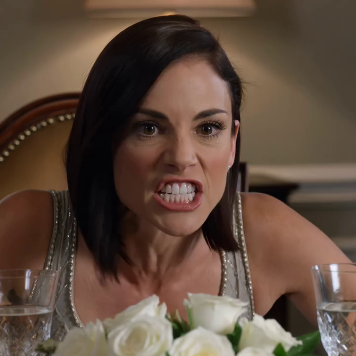 ‘Bied mijn broer je excuses aan of verlaat mijn huis!’ eiste mijn vrouw tijdens het avondeten. Dus ik stond op, liep naar hem toe en zei één zin die drie huwelijken verwoestte, waaronder die van ons.