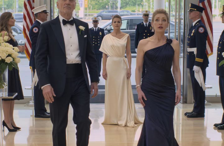 Mijn zus boekte haar bruiloft op de datum die ik als eerste had aangekondigd, mijn ouders zeiden dat ik blij voor haar moest zijn, en tien minuten voor mijn geloftes kwamen ze opdagen, gekleed voor haar gala-receptie – toen zagen ze waar ik daadwerkelijk ging trouwen