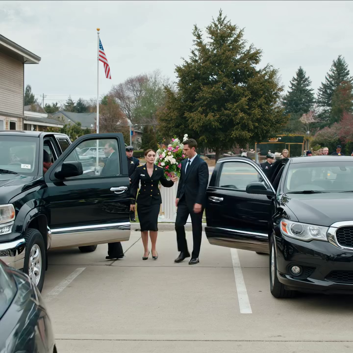 Mijn broer deed mijn diensttijd klinken als een onbeduidend gesprekje, totdat één telefoontje de FBI naar de herdenkingsdienst van mijn opa bracht…