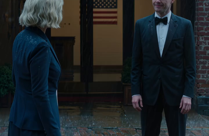 Ik vloog 8000 mijl van Nieuw-Zeeland naar Hoboken voor de bruiloft van mijn jongere broer, maar stond voor een donkere, lege zaal. En 42 dagen later werd ik de hele nacht door gebeld door mijn hele familie over iets waarvan ze dachten dat ik het nooit zou ontdekken.