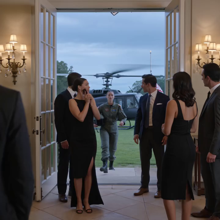 Ze nodigden Elowan Ashby uit voor de reünie om nog één keer samen te lachen. Toen beefde de grond, daalde een Apache neer en keerde het meisje dat ze hadden bespot terug ONDER DIE ROTOREN