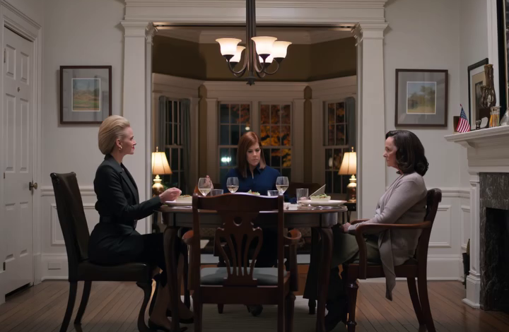 Mijn ouders eisten dat ik mijn huis aan mijn zus zou verkopen voor $250.000, anders zou ik uit de familie worden gezet. Afgelopen vrijdag belde ze me vervolgens 17 keer op en liet ze één voicemail achter: “Holly… wat heb je gedaan?”