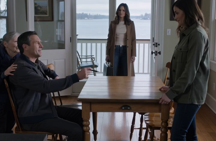 Ik heb voor mijn ouders een vakantiehuis aan het meer gebouwd ter waarde van $310.000 voor hun 40e huwelijksverjaardag — Toen ik aankwam, mijn zus…