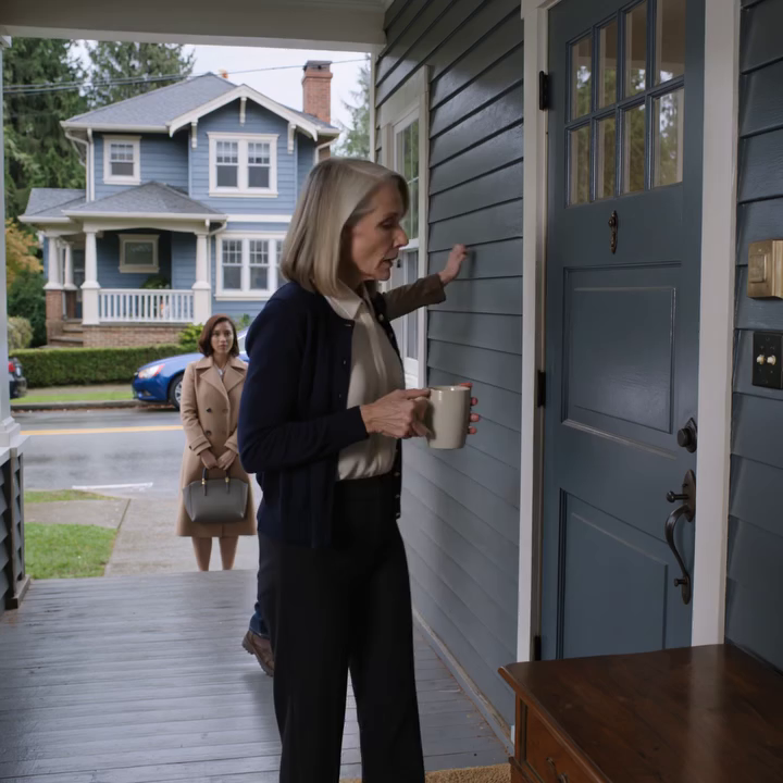 Mijn zoon dacht dat ik een stille weduwe was die nergens anders heen kon, totdat er op een ochtend een verhuiswagen tegenover zijn huis stopte en hij zich realiseerde hoe weinig hij wist over het leven dat ik had opgebouwd.