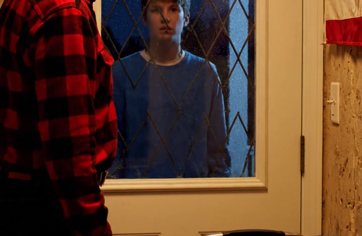 De avond dat mijn schoonzoon de kabel uit mijn tv trok en mijn leven ‘waardeloos’ noemde, was de avond dat een vermoeide oude verslaggever eindelijk wakker werd