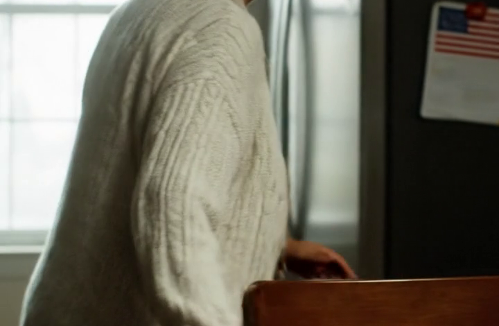 My daughter-in-law got promoted and celebrated by taking the entire family to a fancy dinner, making sure I was the only one left behind. I stayed home alone while they laughed and toasted without me. Hours later, my phone buzzed. Her message read, “Heat up the leftovers in the fridge. Don’t waste them.” I stared at the screen for a moment, then calmly replied, “Ok.” That night, I quietly packed my bags and walked out the door. When they finally came home and turned the key, what greeted them inside the house stopped them cold.