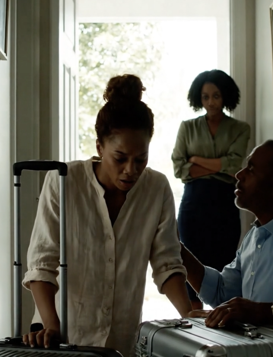 ‘Je hebt het geld toch niet nodig,’ zei mijn moeder, terwijl ze in mijn keuken stond alsof ze de eigenaar was – alsof mijn leven, mijn werk en mijn grenzen slechts decoraties waren die ze naar believen kon verplaatsen.