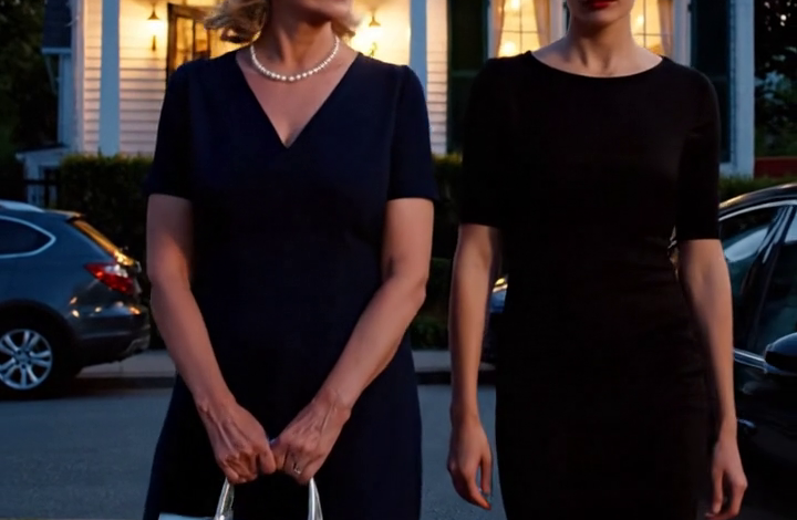 De vrouw van mijn zoon zei: “Dit feest is alleen op uitnodiging.” Ik heb stilletjes een betaling stopgezet… Toen vroeg de bank me om binnen te komen.