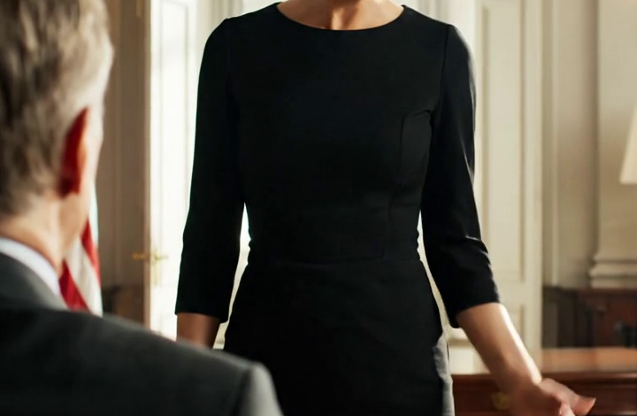 Mijn schoondochter heeft me het huis uitgezet nadat mijn zoon was overleden. Tijdens de voorlezing van het testament spotte ze met me: “Ik hoop dat je geniet van je dakloosheid, want ik heb ervoor gezorgd dat je niets krijgt.” Toen zei de advocaat: “Er is nog één laatste onderdeel.” Net toen hij op adem kwam om mijn vermogen bekend te maken, viel ze flauw.