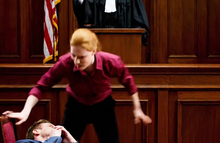 Een momentje… – Voor de rechtbank beweerden mijn ouders dat ik onvolwassen was en niet met geld om kon gaan. Hun advocaat grijnsde….