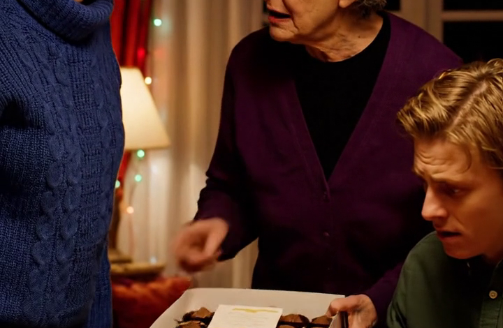 Mijn schoondochter snauwde: “Betaal de huur of vertrek!”, mijn zoon grijnsde: “We zullen zien of je het overleeft!”, dus ik pakte mijn spullen, ging naar mijn nieuwe huis en verbrak alle contact.
