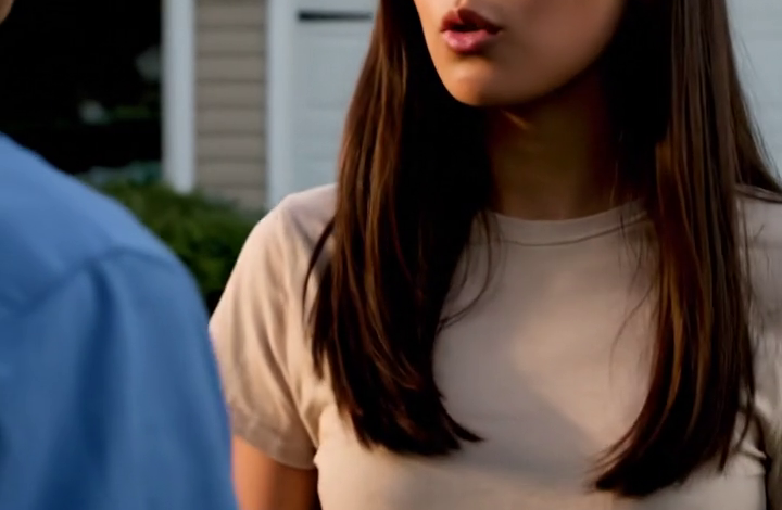 Mijn man was op zakenreis toen zijn stiefdochter mijn nieuwe huis probeerde in te pikken, maar ze had nooit verwacht dat ik zou zeggen: “Controleer het adres nog eens.”