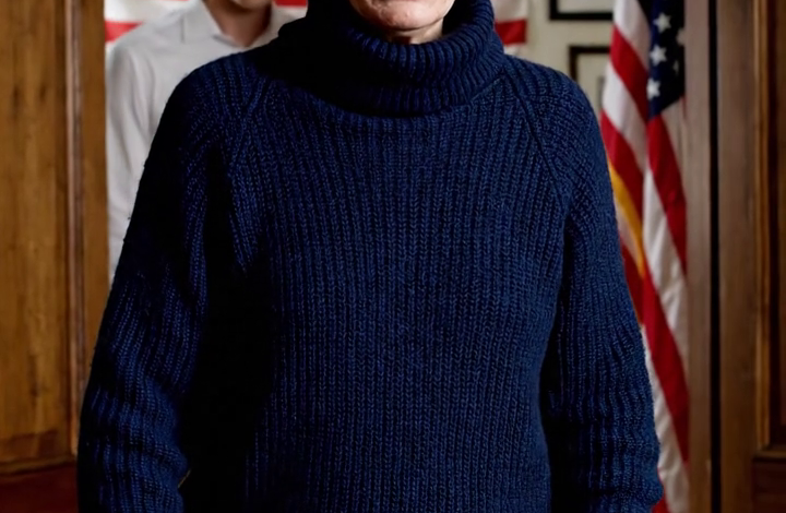 ‘Mijn kaart werd geweigerd! Je moeder heeft de verbinding verbroken!’ schreeuwde mijn schoondochter door de telefoon. Tegen de tijd dat mijn zoon woedend en eisend mijn voordeur binnenstormde, hadden ze nog steeds geen idee dat de echte ramp zich niet in mijn woonkamer afspeelde. Die lag boven in een blauwe archiefdoos.