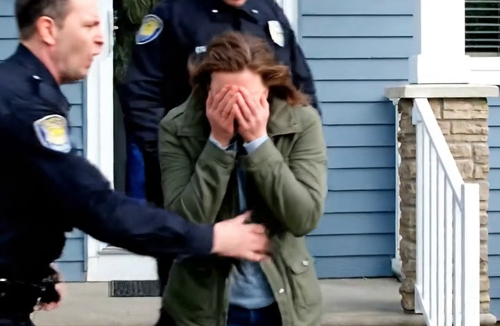 Een momentje… – Mijn ouders stalen de 750.000 dollar die ik in de loterij had gewonnen, schreeuwden ‘Je hebt niet gewonnen’ en gooiden…