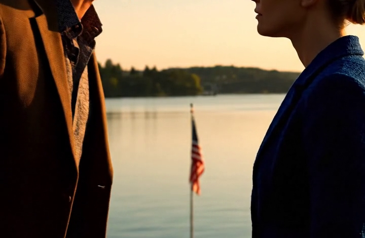 Mijn jongere broer spande een rechtszaak aan om de villa aan het meer in Alabama, die ik met mijn eigen geld had gekocht, af te pakken. Mijn ouders zeiden zelfs dat hij er meer recht op had dan ik. Ik heb niet tegengesproken, ik heb precies één zin gezegd, en vanaf dat moment besefte mijn hele familie dat ze te ver waren gegaan…