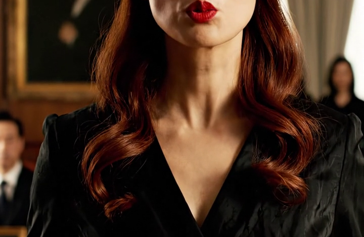 Mijn zoon kwam niet naar de begrafenis van zijn vader – hij koos in plaats daarvan voor een feestje – en later kwam hij de zaal binnen waar het testament werd voorgelezen, ervan overtuigd dat de huurwoningen die mijn vrouw en ik hadden gebouwd al van hem waren. Zijn vrouw maakte een opmerking die de sfeer in de zaal bekoelde; maar toen de advocaat zijn keel schraapte en de laatste regel voorlas, verdween alle zelfvertrouwen van hun gezichten.