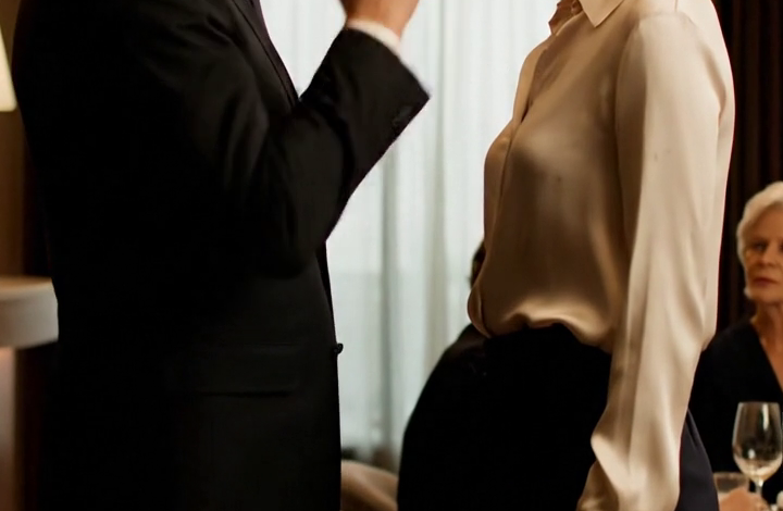 Mijn schoonmoeder had een diner georganiseerd in een luxe restaurant, maar toen ik aankwam, was er absoluut geen tafel voor me gereserveerd. Ze zei: “Misschien past een goedkoop restaurant beter bij je!” Ik barstte in lachen uit en vroeg de restauranteigenaar om een tafel. Ze hadden niet verwacht dat de eigenaar…