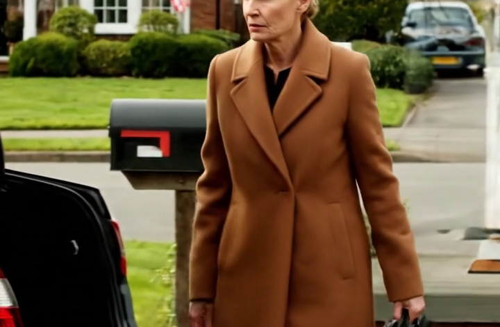 Mijn schoondochter zei dat het tijd was om huur te gaan betalen of andere afspraken te maken, en mijn zoon stond daar alleen maar met een blik die alles zei, dus ik pakte mijn spullen, verhuisde naar mijn nieuwe huis en trok me stilletjes terug van hen beiden.