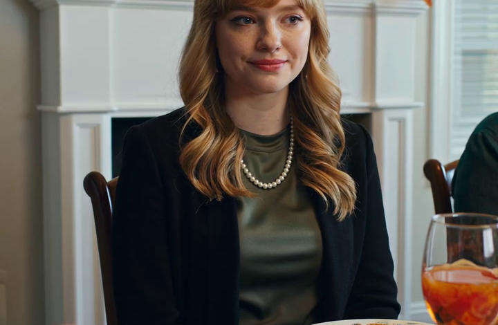 My parents told every relative that I dropped out of college and was a disappointment, while my sister was always praised for her law degree at every family gathering, they had no idea what I’d been quietly building for seven years, and then at Thanksgiving dinner a news alert popped up on my uncle’s phone—and without a single word, one by one, everyone at the table slowly turned to stare at me.