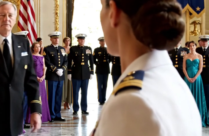 Tijdens een gala in Charleston vroegen twee mannen me opzij te stappen – toen kwam mijn team binnen en werd het stil in de zaal.