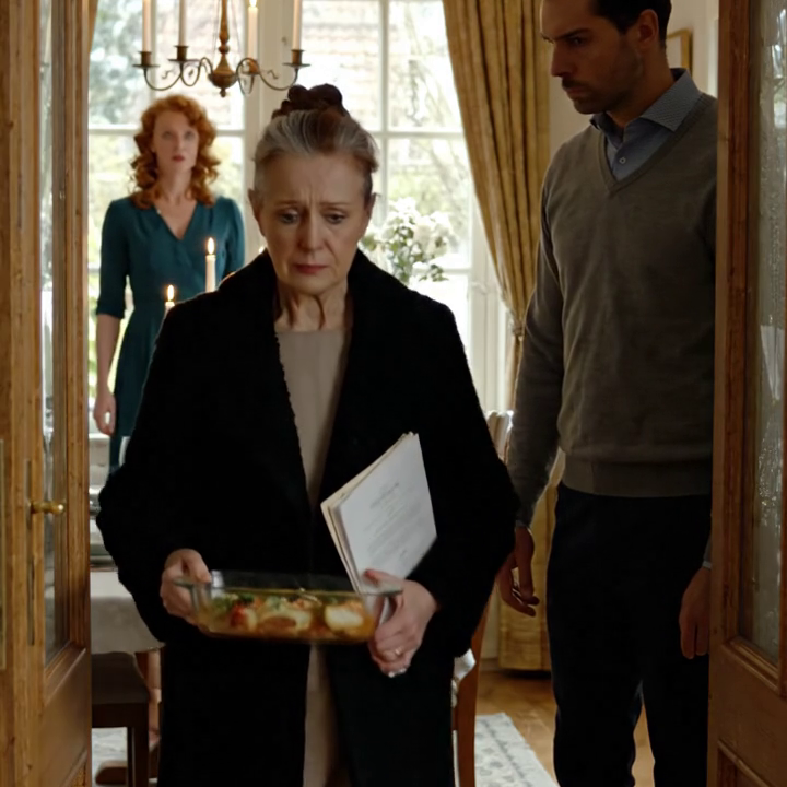 Mijn schoonzoon had me niet uitgenodigd voor het Thanksgivingdiner, dus heb ik stiekem even gebeld over de hypotheek die ik al een tijdje in de gaten hield. Tegen de tijd dat ze aan tafel zaten, lag er al een brief in hun brievenbus.
